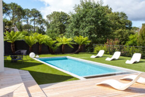 Piscine Vincin pelouse synthétique