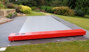coverseal extérieure rouge et grise dos, piscine design grandchamps