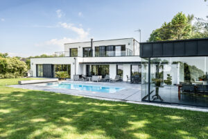 Maison neuve avec jardin et veranda, grande piscine avec Coverseal, Morbihan